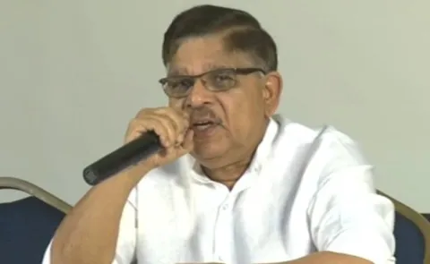 Producer Allu Aravind Fire On Ram Gopal Varma - Sakshi