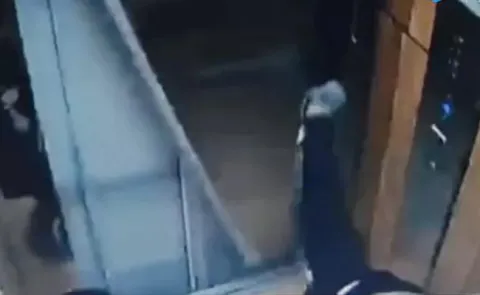 China Boy Plays with Lift Door Breaks Down - Sakshi