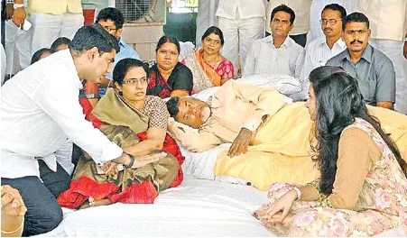 About Chandrababu Naidu hunger strike in Amaravati - Sakshi