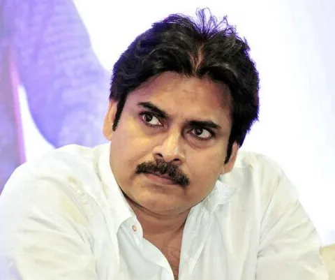 Pawan Kalyan Fires on Media - Sakshi
