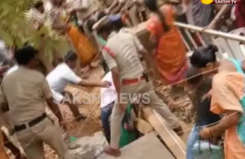 Chaos In CM Chandrababu Meeting At Dwarapudi Several Injured - Sakshi