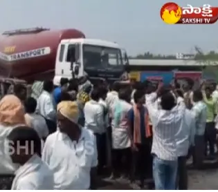 Farmers Protest at Suryapet Market Yard - Sakshi