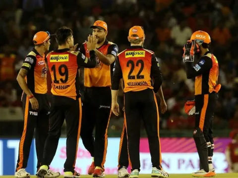 Rashid stars as SRH prove master defenders again - Sakshi