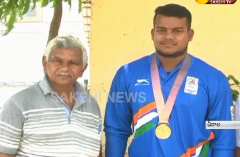 Ragala Venkat Rahul Visit Cheerala For His Teacher - Sakshi