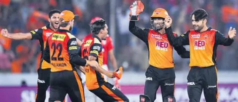 Sunrisers Hyderabad bowlers shine again in IPL - Sakshi