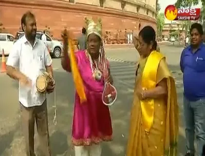 TDP MP Siva Prasad Variety Protest In Parliament - Sakshi