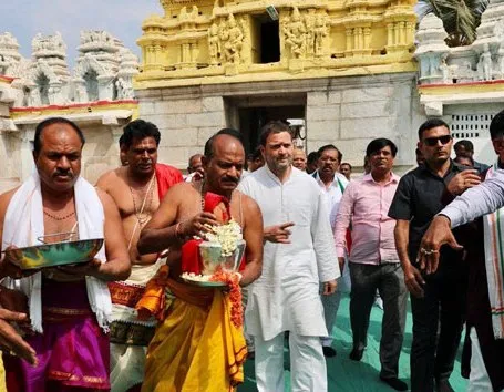 BJP,Congress Leaders Visits Temples and Ashrams in Karnataka - Sakshi