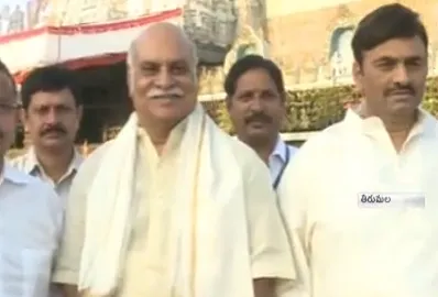 Director Raghavendra Rao Visit Tirumala  - Sakshi