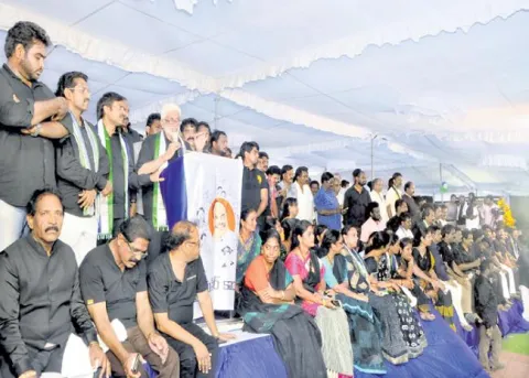 YSRCP Vanchana Vyatireka Deeksha Successful - Sakshi
