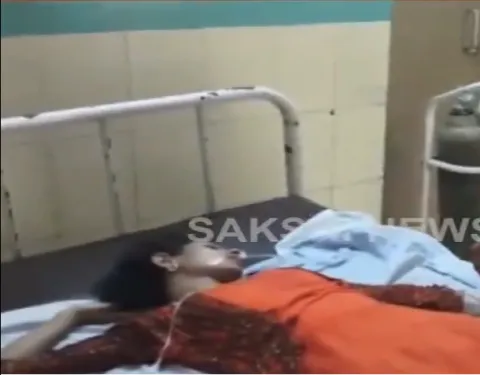 Lovers Attempt Suicide in Lodge at annavaram - Sakshi