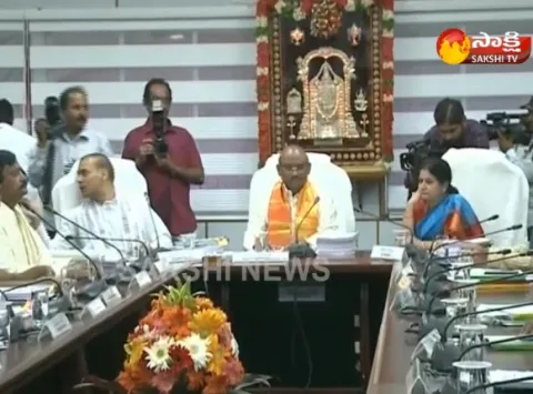 TTD Board Members Take Controversial Decisions Over Chief Priest - Sakshi