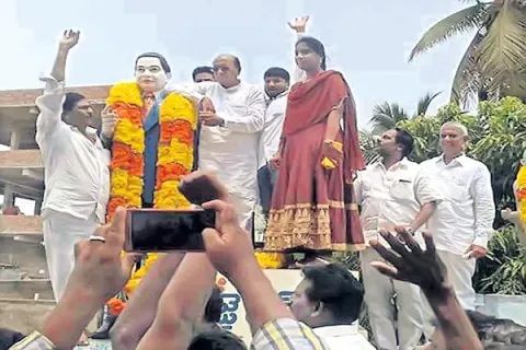 Dalit leaders angry on TDP MLA Gorantla Butchaiah Chowdary  - Sakshi