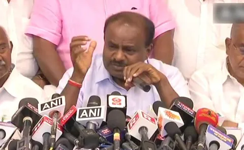 NO BJP leader has met me till now says Kumaraswamy - Sakshi