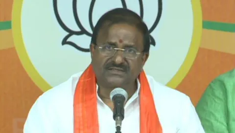 Somu Veerraju Slams Chandrababu over karnataka politics - Sakshi