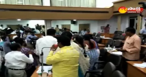 Vijayawada Municipal Council Meeting Upset - Sakshi