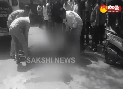 Woman commit suicide at Collectorate - Sakshi
