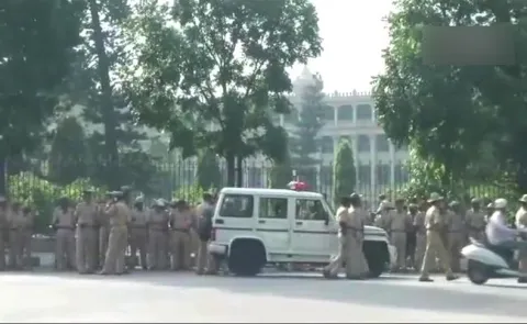 Karnataka floor test: MLAs’ names to be written against votes   - Sakshi