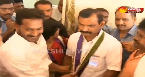Kogatam Vijay Bhaskar Reddy Joins YSRCP in presence of YS Jagan - Sakshi