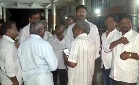 Tension at Kadapa RIMS Hospital Over ysrcp leader death - Sakshi