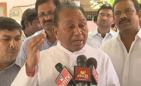 Leaders Pay Tribute To DA Somayajulu  - Sakshi