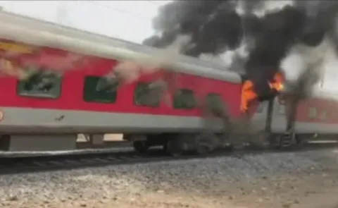 2 Coaches Of Andhra Pradesh AC Super Fast Express Catches Fire - Sakshi