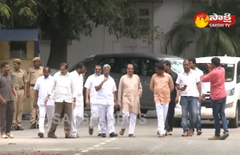AP BJP Leaders Meets Governor Narasimhan over Chandrababu Comments - Sakshi