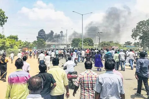 11 Killed in Police Fire During Anti Sterlite Protest In Tamil Nadu - Sakshi