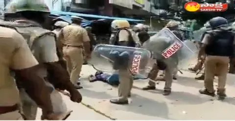 Policeman Rude Behaviour with wounded Protester in Tuticorin - Sakshi