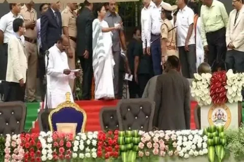  Mamata Banerjee Was Unhappy aT Kumaraswamys Swearing-in Ceremony - Sakshi
