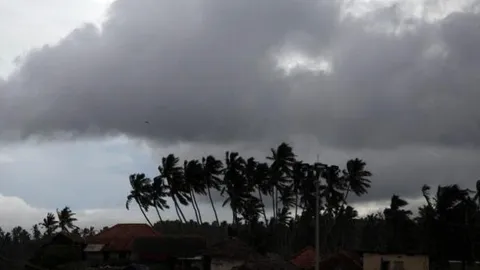 Monsoon likely to hit Kerala in 4 days - Sakshi