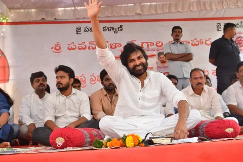 Pawan Kalyan on hunger strike for kidney patients - Sakshi