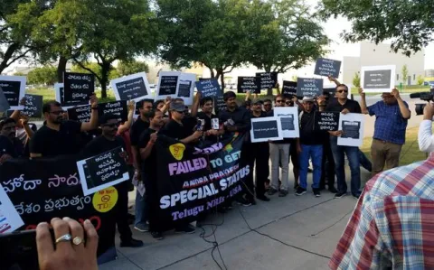 NRI protest in dallas against TDP - Sakshi