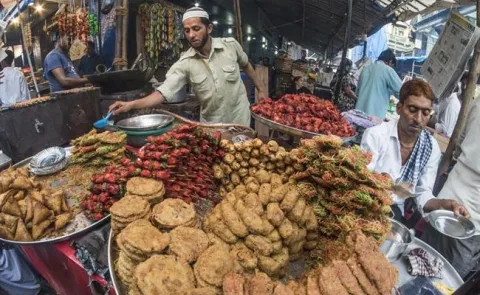 Sikh man awakening Muslims for sehri -suhur- in TRAL - Sakshi
