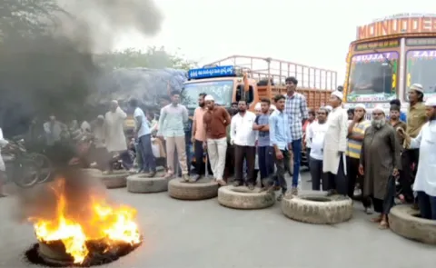 People protest in guntur over Dachepalli incident - Sakshi