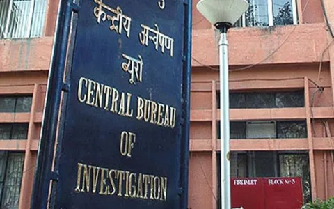 Warangal- IT official trapped by CBI  - Sakshi