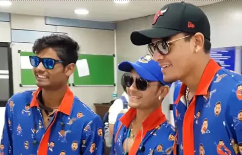 Watch Mumbai Indians Funny Punishment For Players - Sakshi