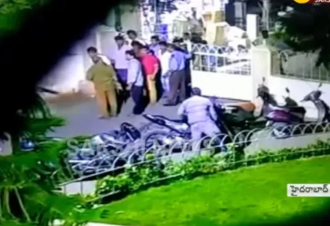 Patient relatives beat up junior doctors at NIMS Hospital in Hyderabad - Sakshi
