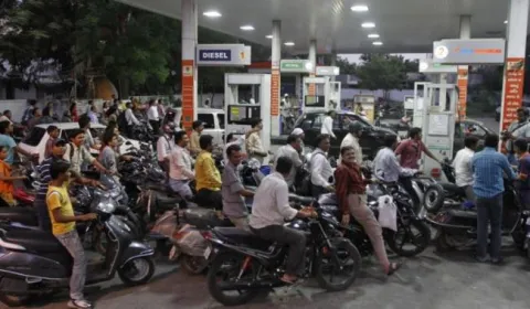 Petrol and diesel prices reduced by 1 paisa, clarifies IOC - Sakshi