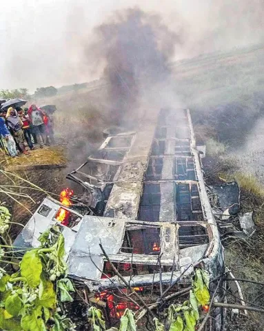 Bus Falls Into Roadside Pit, Catches Fire In Bihar - Sakshi