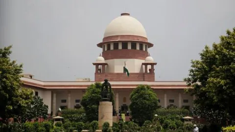 SC asks Karnataka to release some water to Tamil Nadu pending scheme   - Sakshi