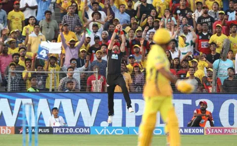Southee excellent catch at Boundary line - Sakshi