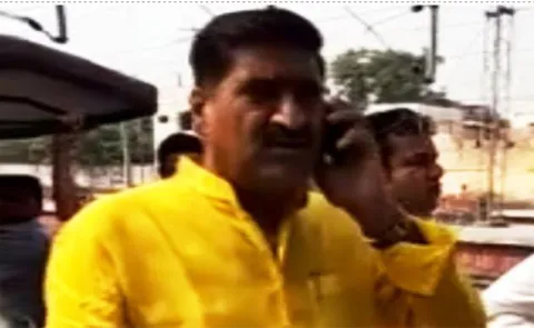 BJP MP Satish Gautam Says Stop Rajdhani train And Allow vaishali - Sakshi