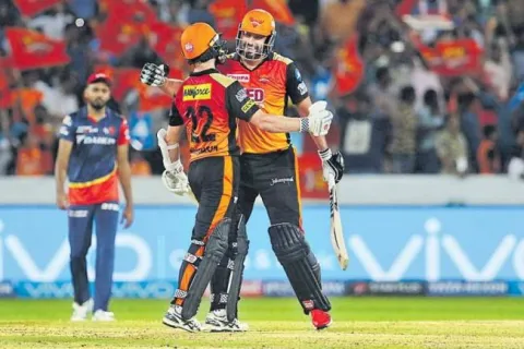 Sunrisers Hyderabad beat Delhi Daredevils By 7 Wickets - Sakshi