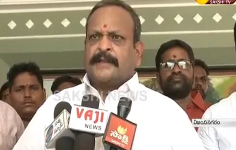 50 TDP families join YSRCP - Sakshi