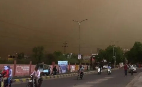 Dust storm hits Delhi and Haryana,IMD issues warning for North India - Sakshi