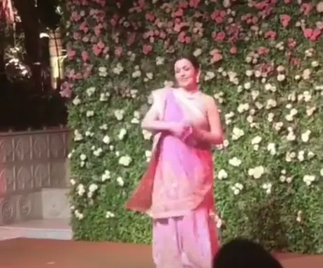 Ambanis Throw Bash To Celebrate Daughter Isha's Engagement - Sakshi