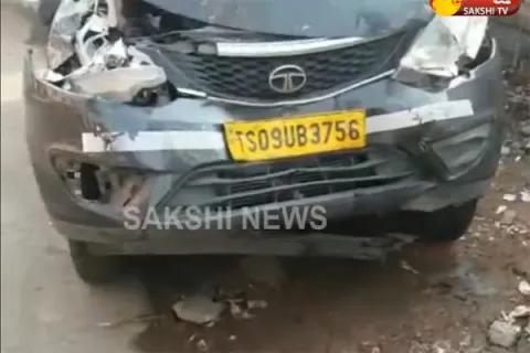 Patny Center-Lorry Hits 5 Cars at Secunderabad  - Sakshi