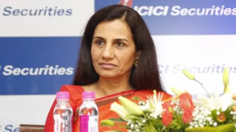 ICICI Bank Denies Report On Sending CEO Chanda Kochhar On Leave - Sakshi