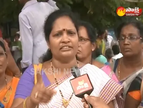 Women Protest against Surrogacy in vizag - Sakshi