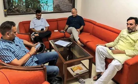 Arvind Kejriwal's sit-in protest enters day 3 - Sakshi